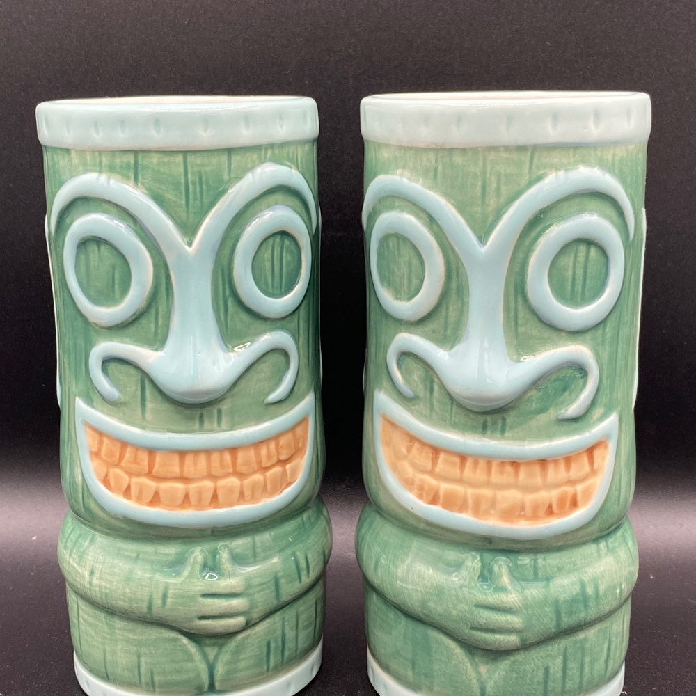 KC Hawaii tumblers x2 green ceramic tiki masks, yellow and blue details 2009 USA